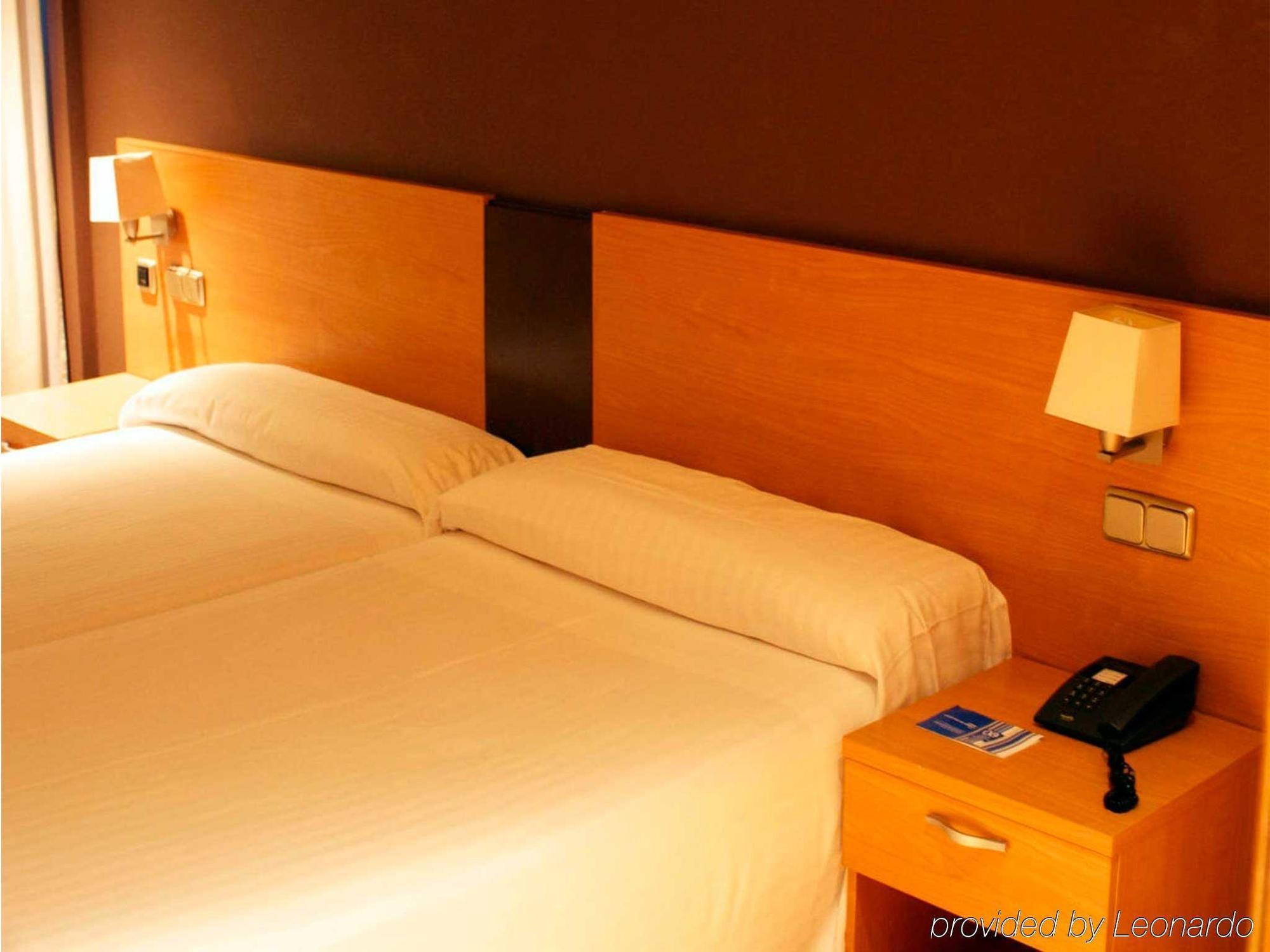 Exe Puerta San Pedro Hotel Lugo Room photo