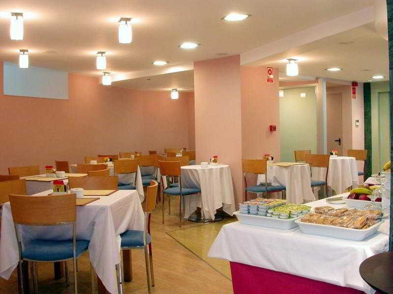 Exe Puerta San Pedro Hotel Lugo Restaurant photo